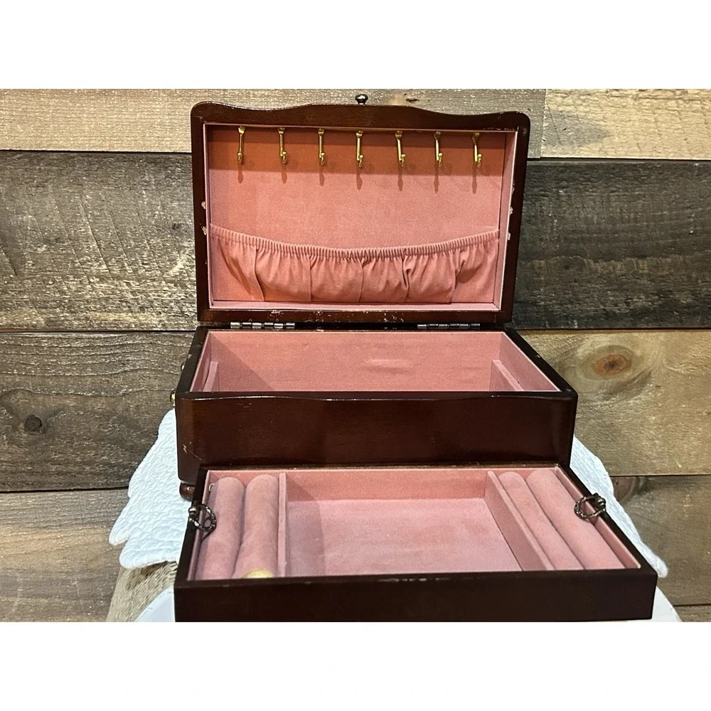 VTG MAHOGANY (?) JEWELRY BOX W/REMOVABLE TRAY & CORAL LINING